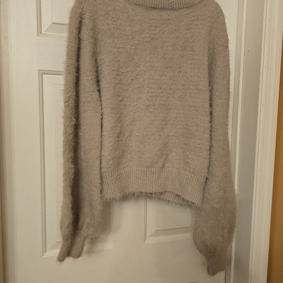 Exquisite Beige V-Neck Sweater by Emerson Lang XL - Picture 3 of 7